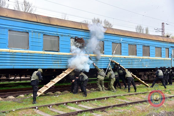 Мариуполь, Донецкая область, учения, полиция, поезд, заложники