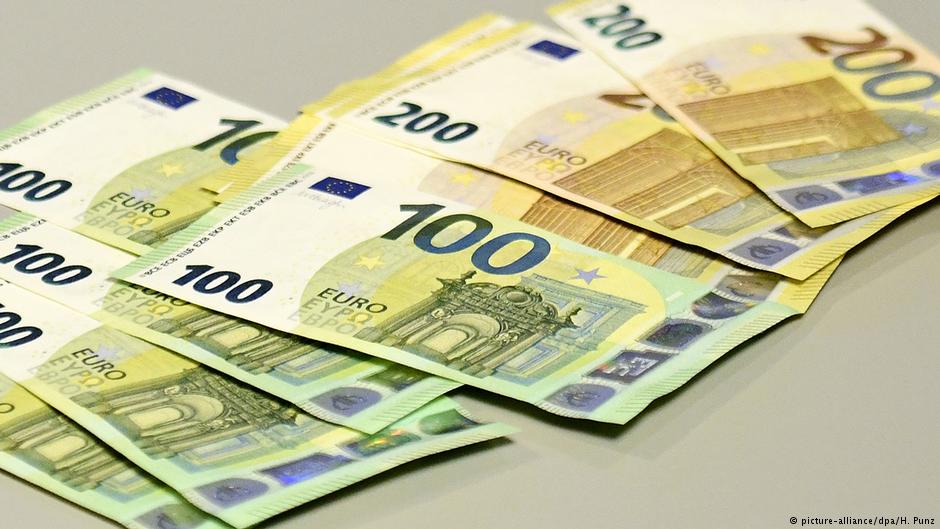єс, нові банкноти, гроші, купюри, 100 євро, 200 євро