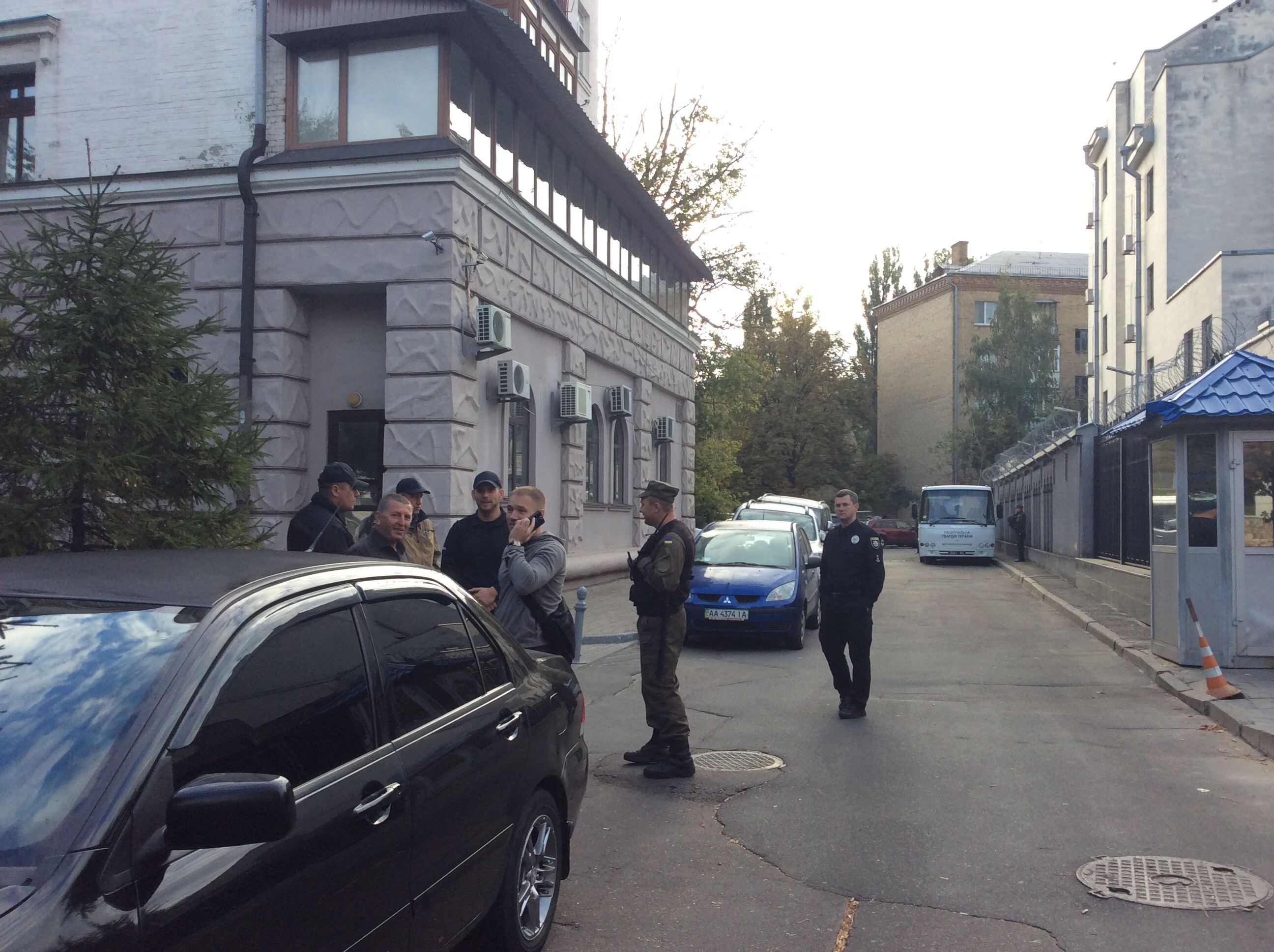 Обстановка у посольства Российской Федерации в Киеве в день выборов тихая