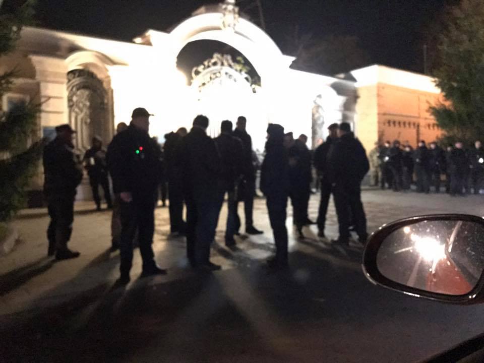 автомайдан, резиденція, Козин, петро порошенко, президент, протестуючі