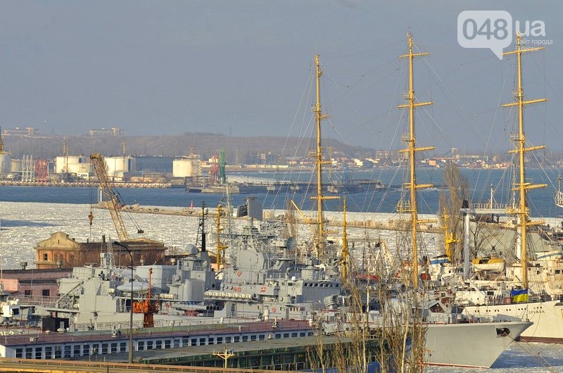 В Одессе льды сковали корабли Военно-морских сил Украины