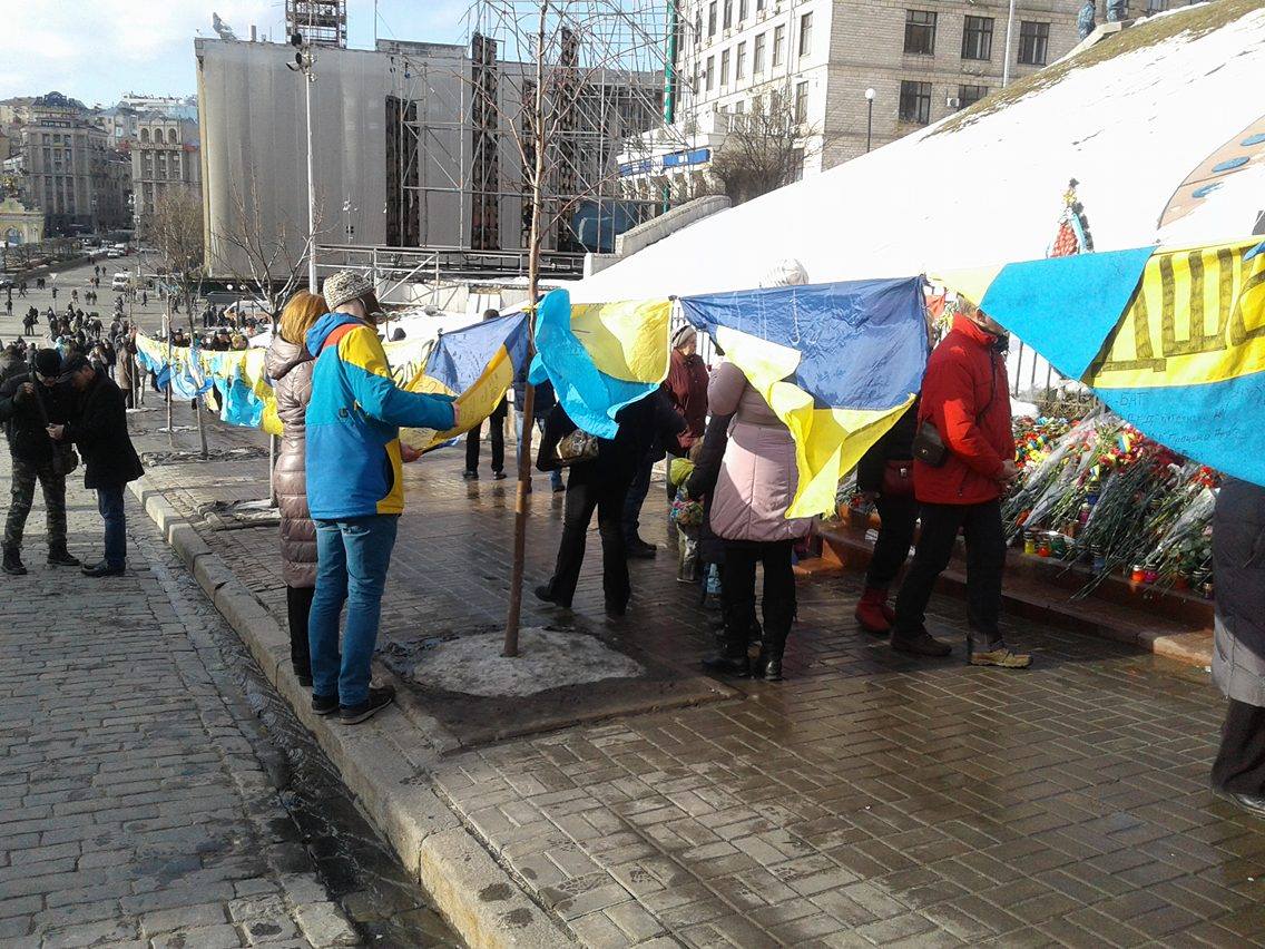 Маиринский парк, активисты Майдана, памятный знак, небесная сотня