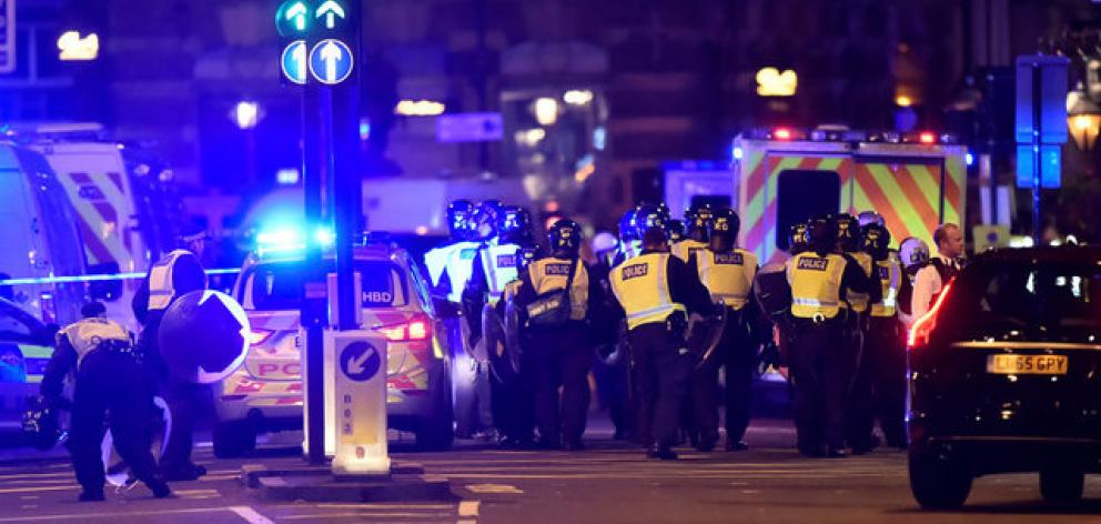 лондон, наезд на пешеходов,убийство мусульман