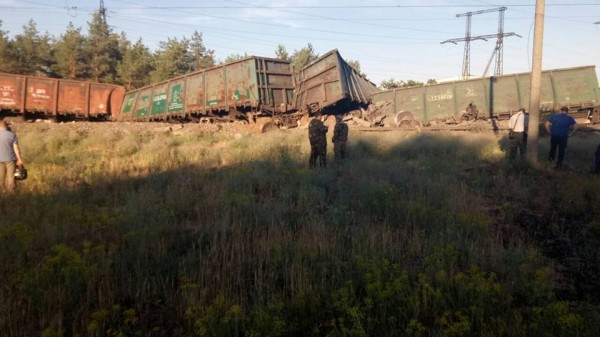 ДТП, авария , Укрзализныця, поезд сошел с рельсов, воровство креплений железнодорожных путей, последствия воровства креплений железнодорожных путей