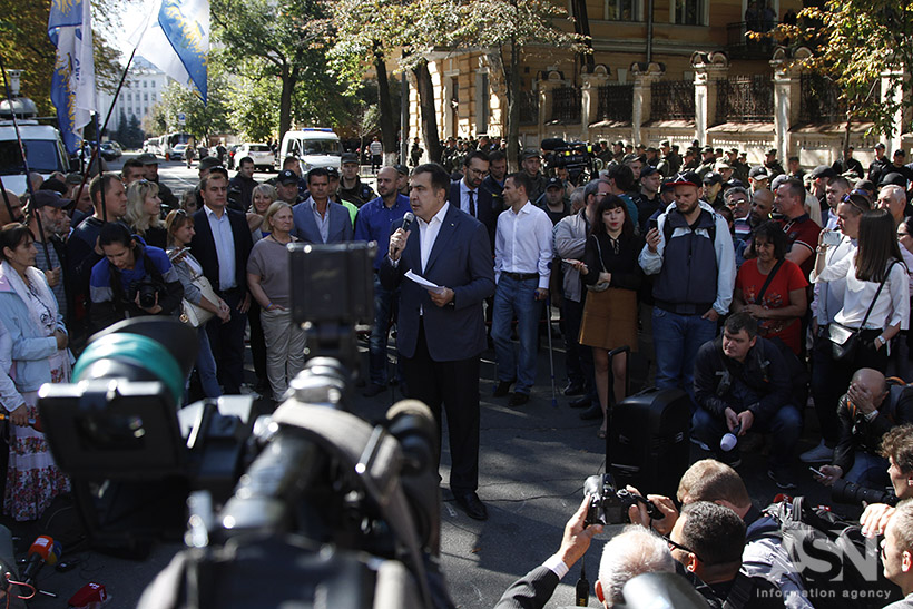 саакашвили, порошенко, митинг, ап, администрация президента, деньги, гражданство, паспорт, 