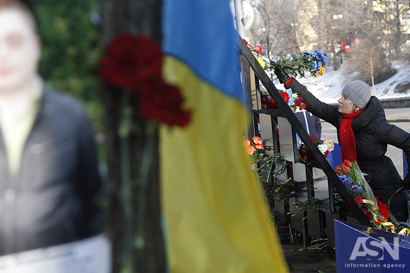 Поминальные мероприятия в центре Киева проходят без митингов