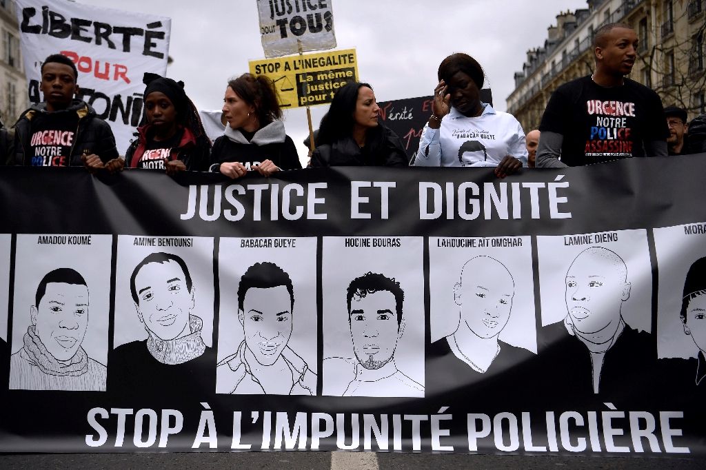 Париж, мітинг, правоохоронці, поліція, протест, насильство, сльозогінний газ