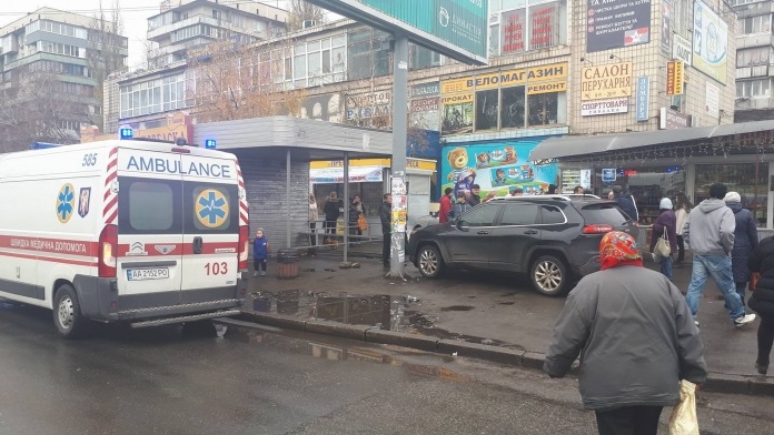 новини, Україна, киев, врізалася, машина, аварія, дтп, магазин