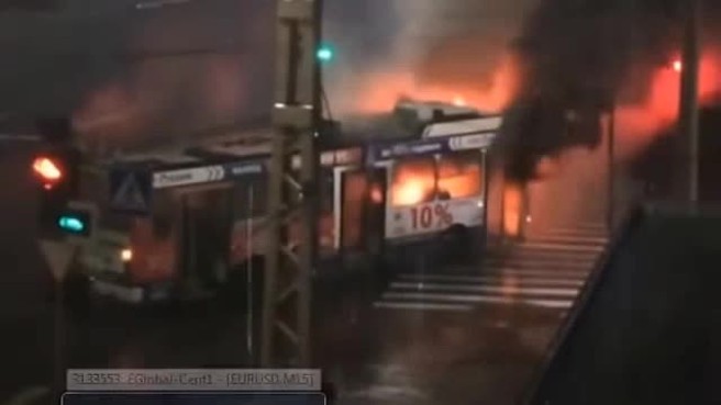 троллейбус горел в Петрозаводске (кадр из видео)