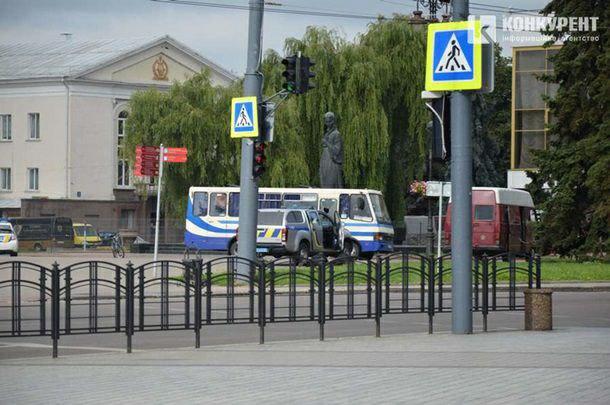В центре Луцка захвачен автобус с заложниками (обновлено)