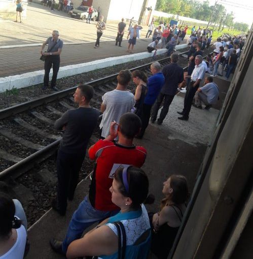 Укрзализныця, транспортный коллапс во Львовской области, задержки поездов под Львовом, митинг пассажиров Укрзализныци во Львовской области