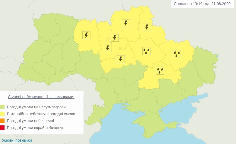 На севере Украины бушуют грозы. ГСЧС предупреждает