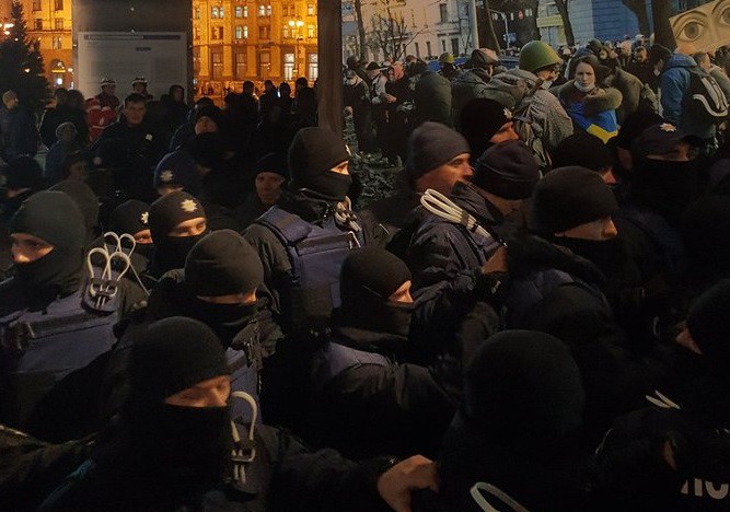 новости, украина, киев, майдан независимости, стычки, полиция, митингующие, палатки