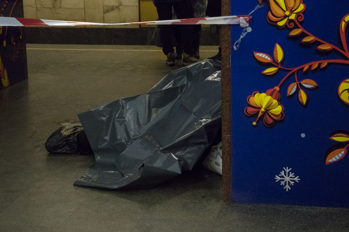 метро, киев, театральная, умер мужчина, подземка, метрополитен, смерть в метро