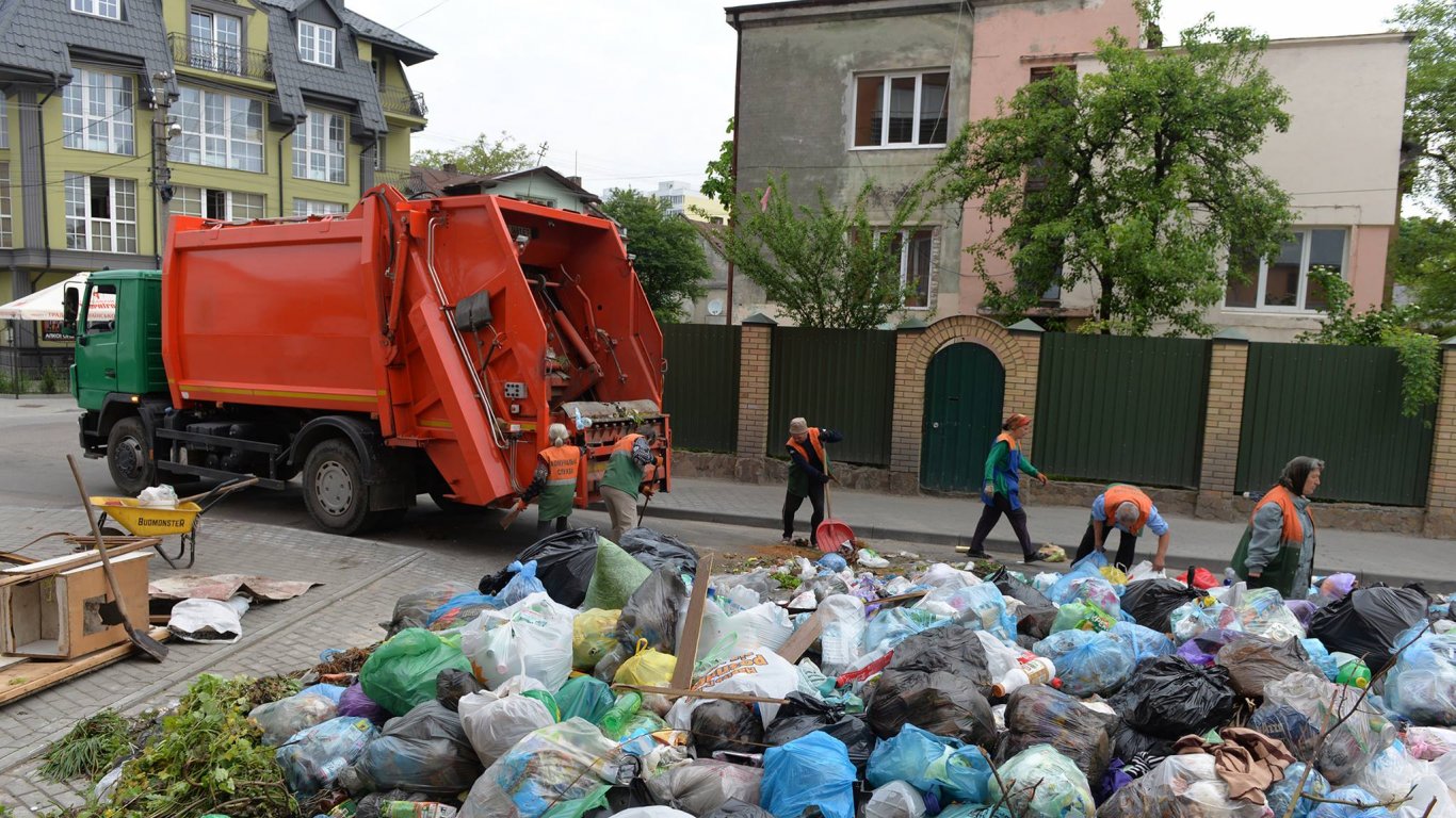 мусор, Львов, коммунальщики, баррикада, жители города