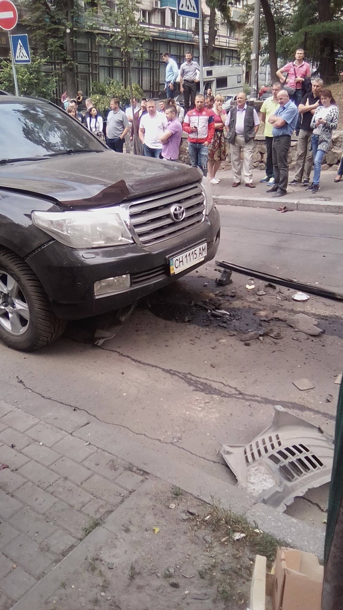 видео, взрыв, машина, Киев, полиция, Toyota Land Cruiser