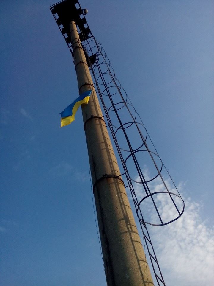 Украинские военные подняли флаг Украины над Авдеевской промзоной 
