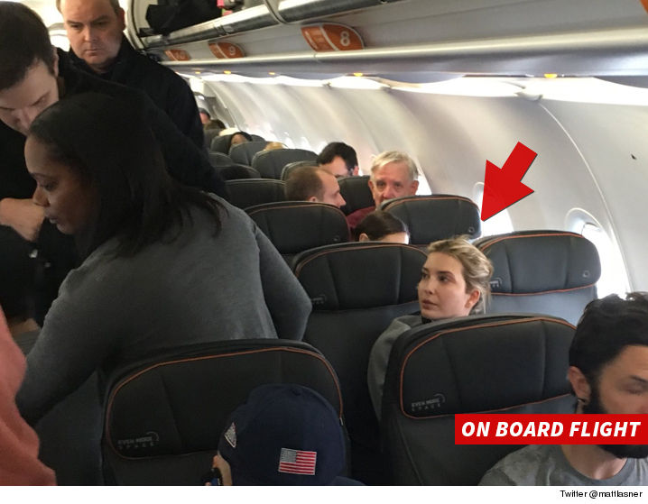Американская авиакомпания сняла с рейса пассажира за оскорбление дочери Трампа