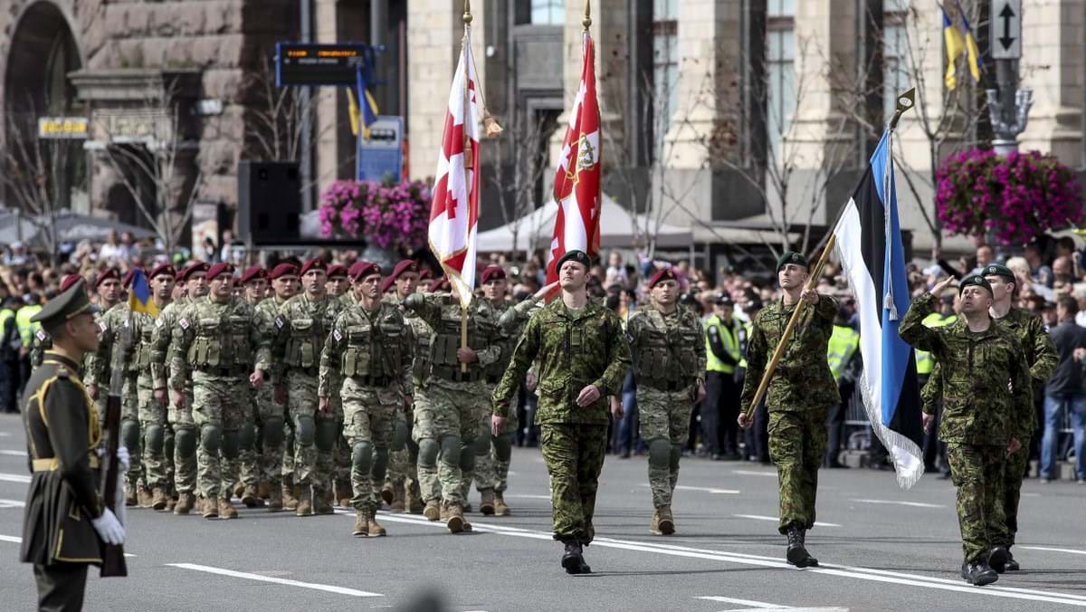 НАТО, Североатлантический Альянс, парад, День Независимости, военные