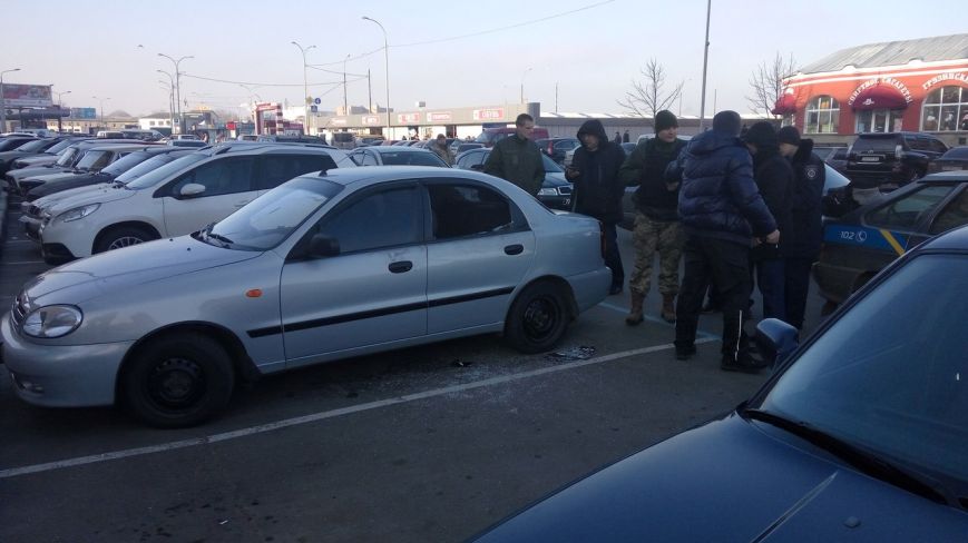 В Харькове неизвестные в масках напали на автомобиль фельдъегерской службы