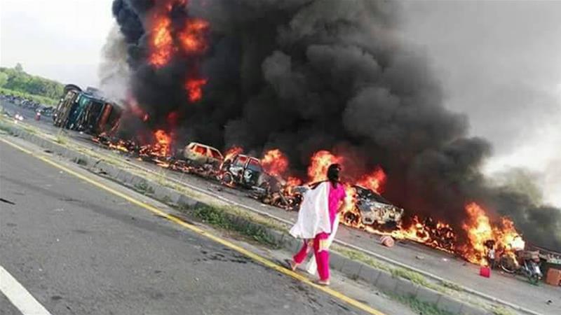 пакистан, пожар, нефтевоз, заживо сгорели люди