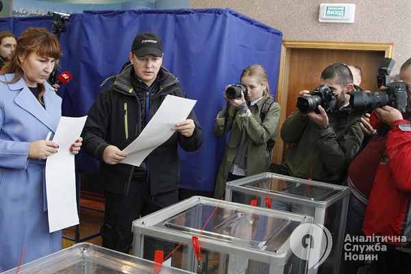  Ляшко и Симоненко проголосовали на одном участке