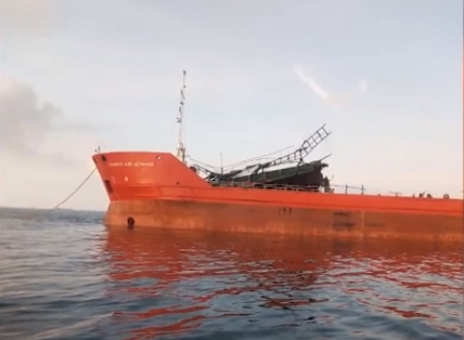 Вибух на танкері в Азовському морі: викинутих за борт моряків шукають за допомогою тепловізора