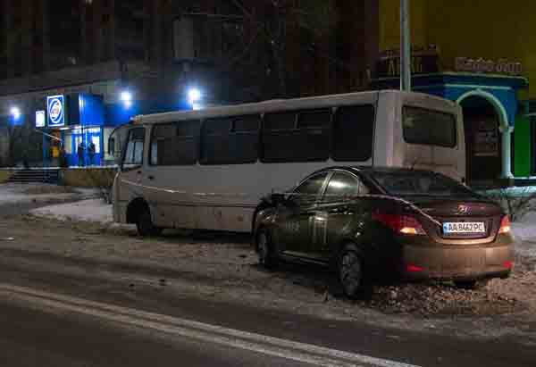 ДТП в Киеве, такси Uber, маршрутка