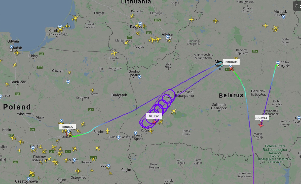 Польша и Украина выборочно пропускает беларусские самолёты в свое воздушное пространство.