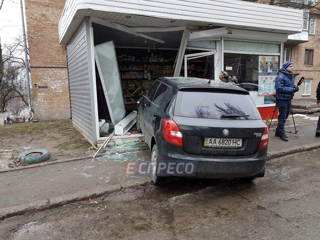 аварія, дтп, автомобіль, водій, п'яний водій, дитина, дівчинка, київ, голосіївський район, кіоск