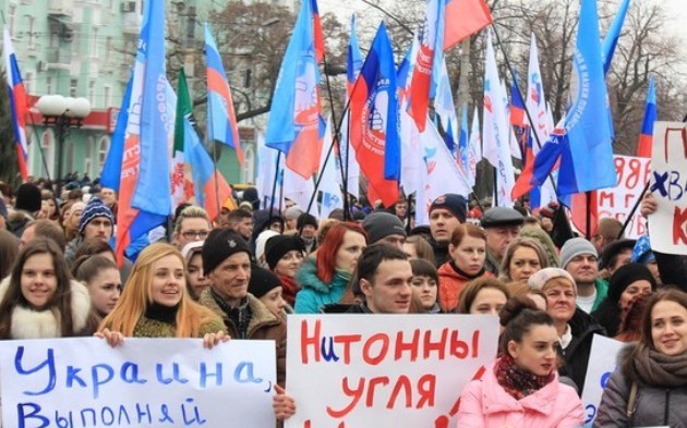 Луганск, согнали студентов, проверять по списку, привозили пенсионеров, митинг против блокады
