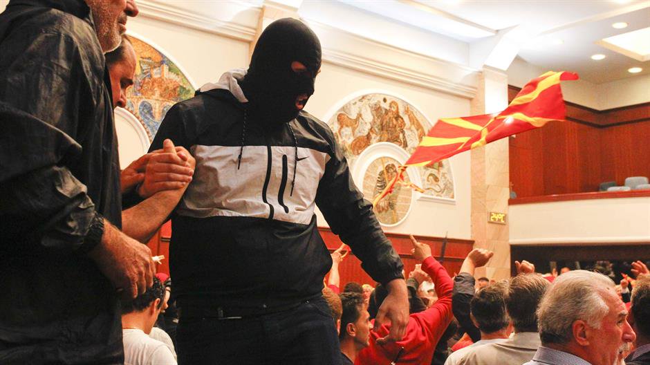 Македония, Скопье, парламент, активисты, митингующие, штурм