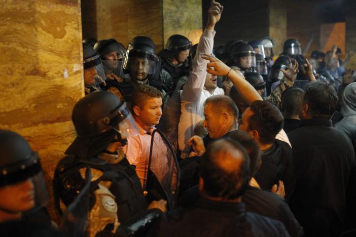 Македонія, Скоп'є, парламент, активісти, учасники мітингу, штурм