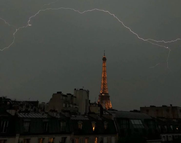 Эйфелева башня, молния, Париж, фото, снимки, 