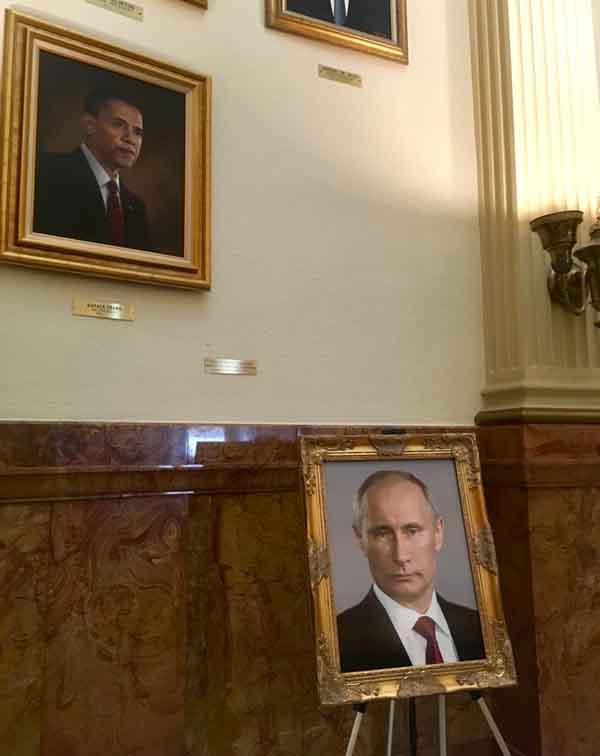 Капитолий, портрет Путина, Трамп