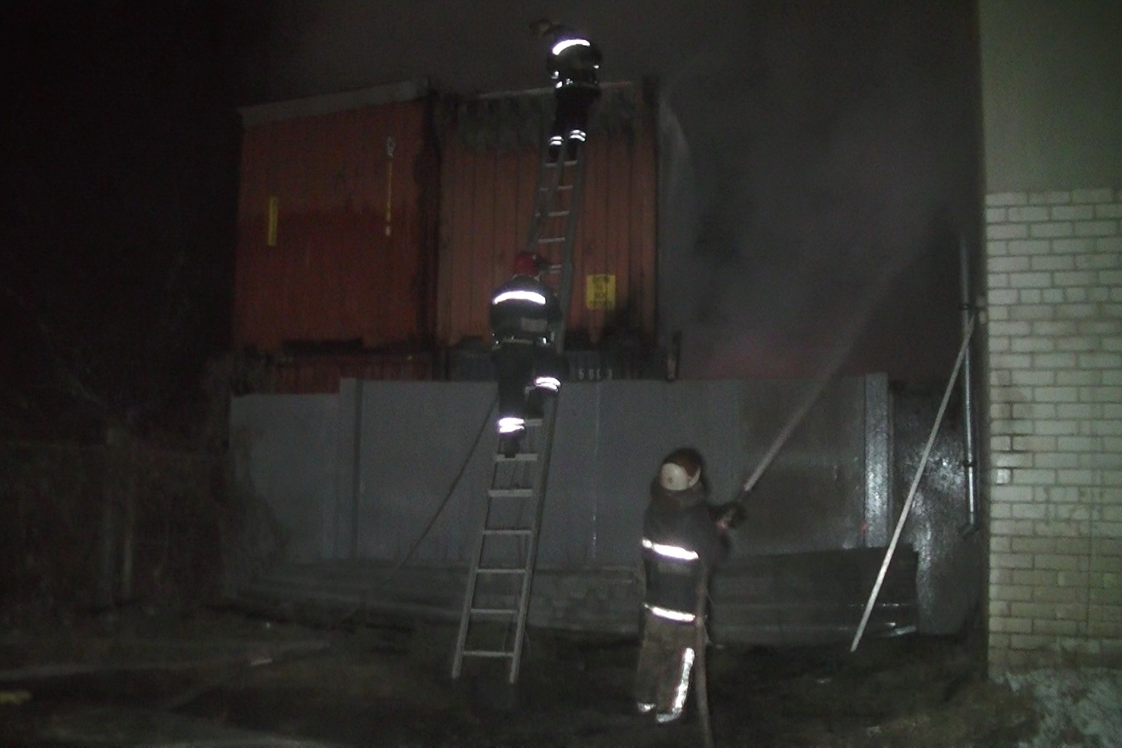 Московский район: спасатели ликвидировали пожар в хозяйственной постройке 