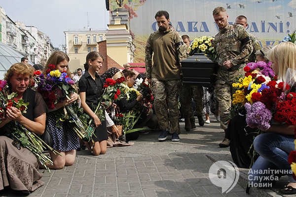 Прощание с Андреем Галущенко в центре Киева в сентябре