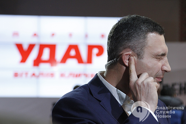 Виталий Кличко в день выборов мера Киева в октябре